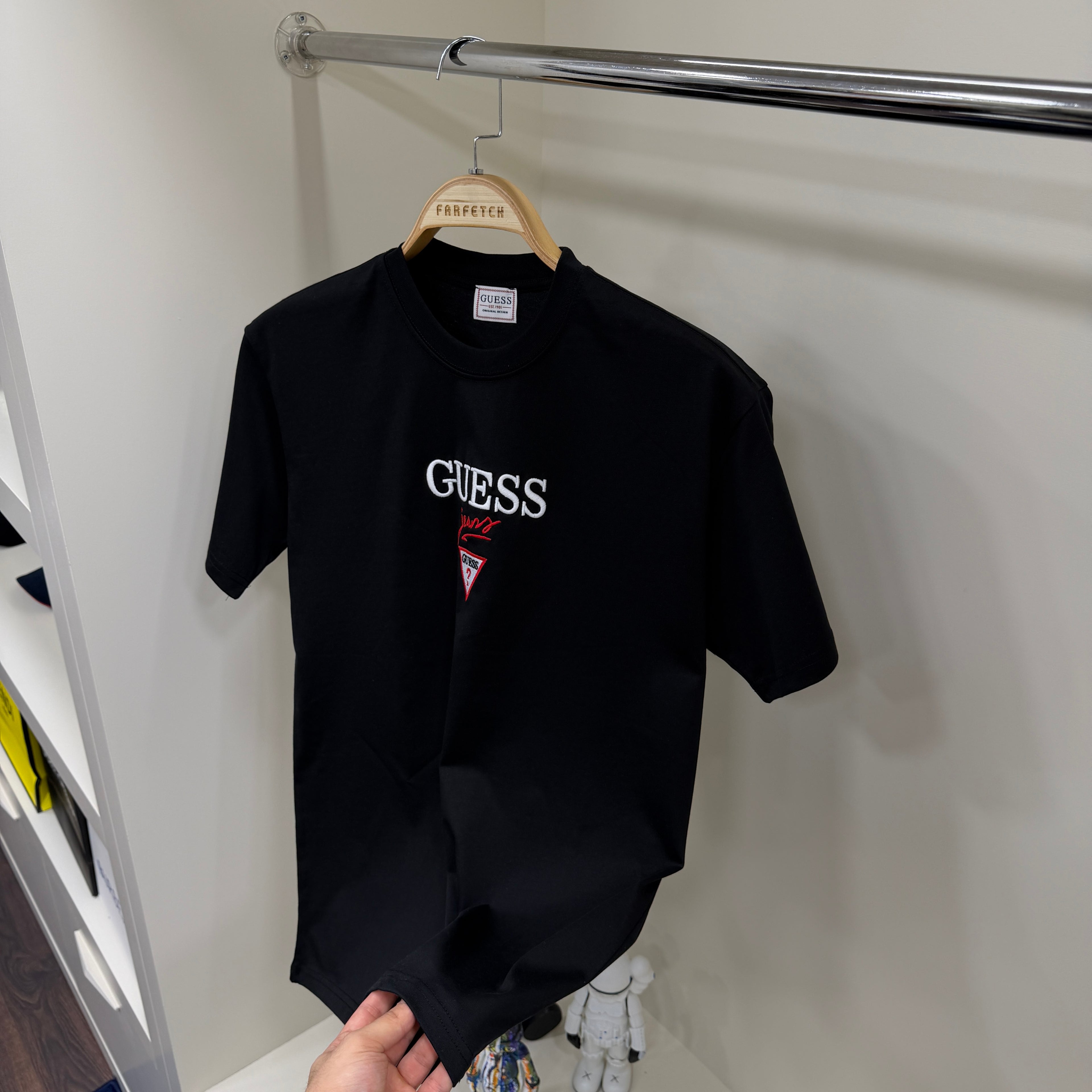 Guess Göğüs Nakış Detay Siyah T-Shirt