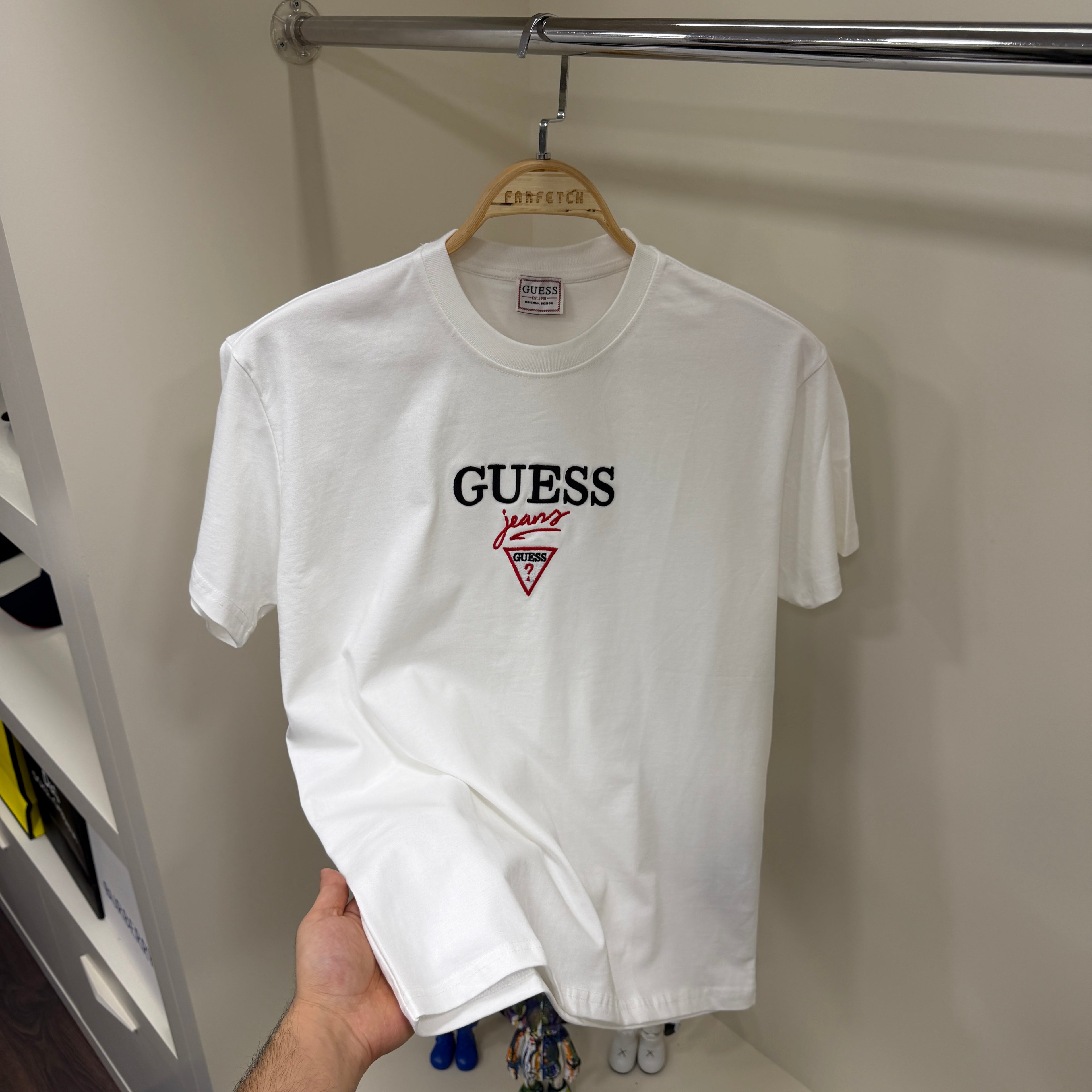 Guess Göğüs Detay Beyaz T-Shirt