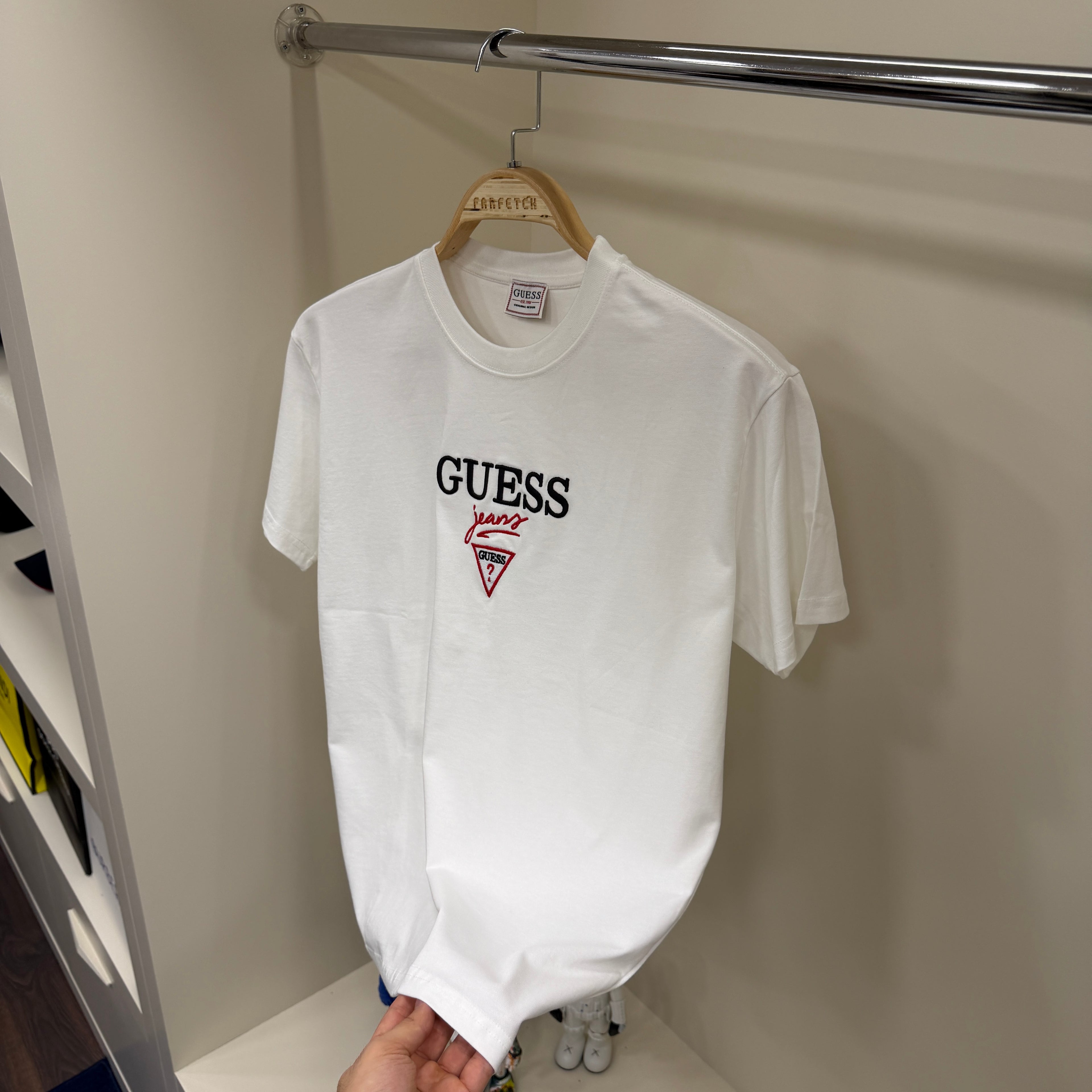 Guess Göğüs Detay Beyaz T-Shirt