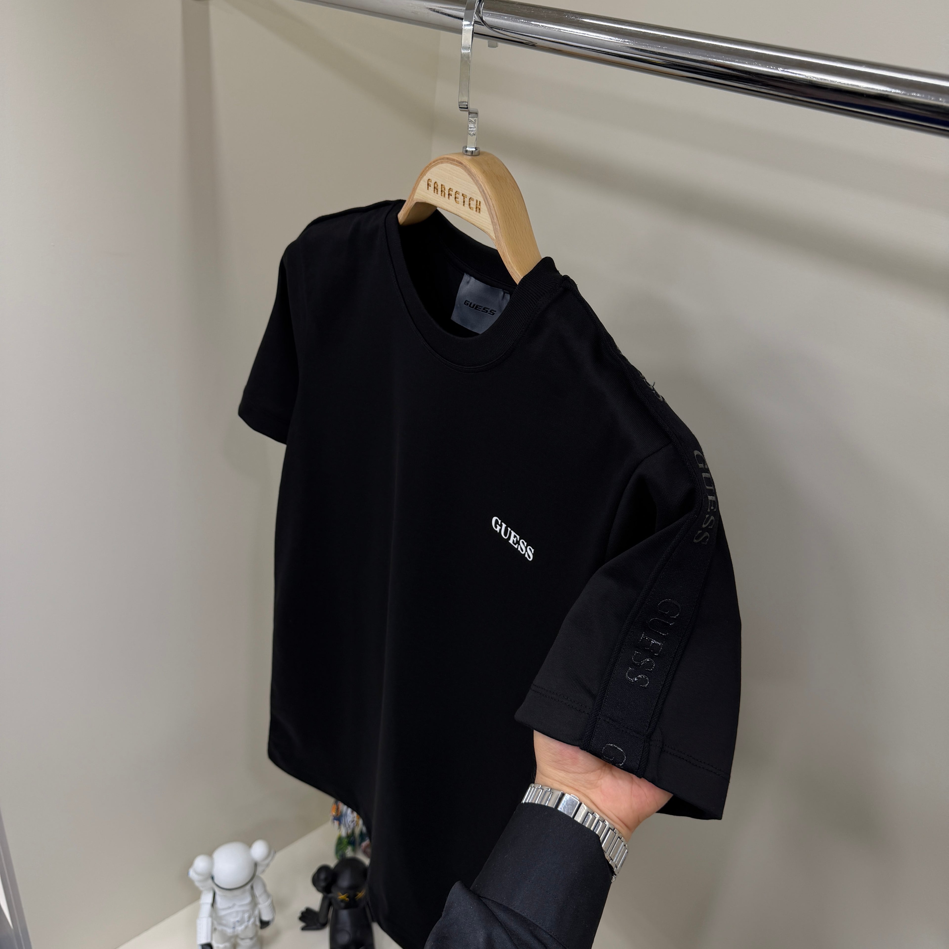 Guess Omuz Detay Siyah T-Shirt