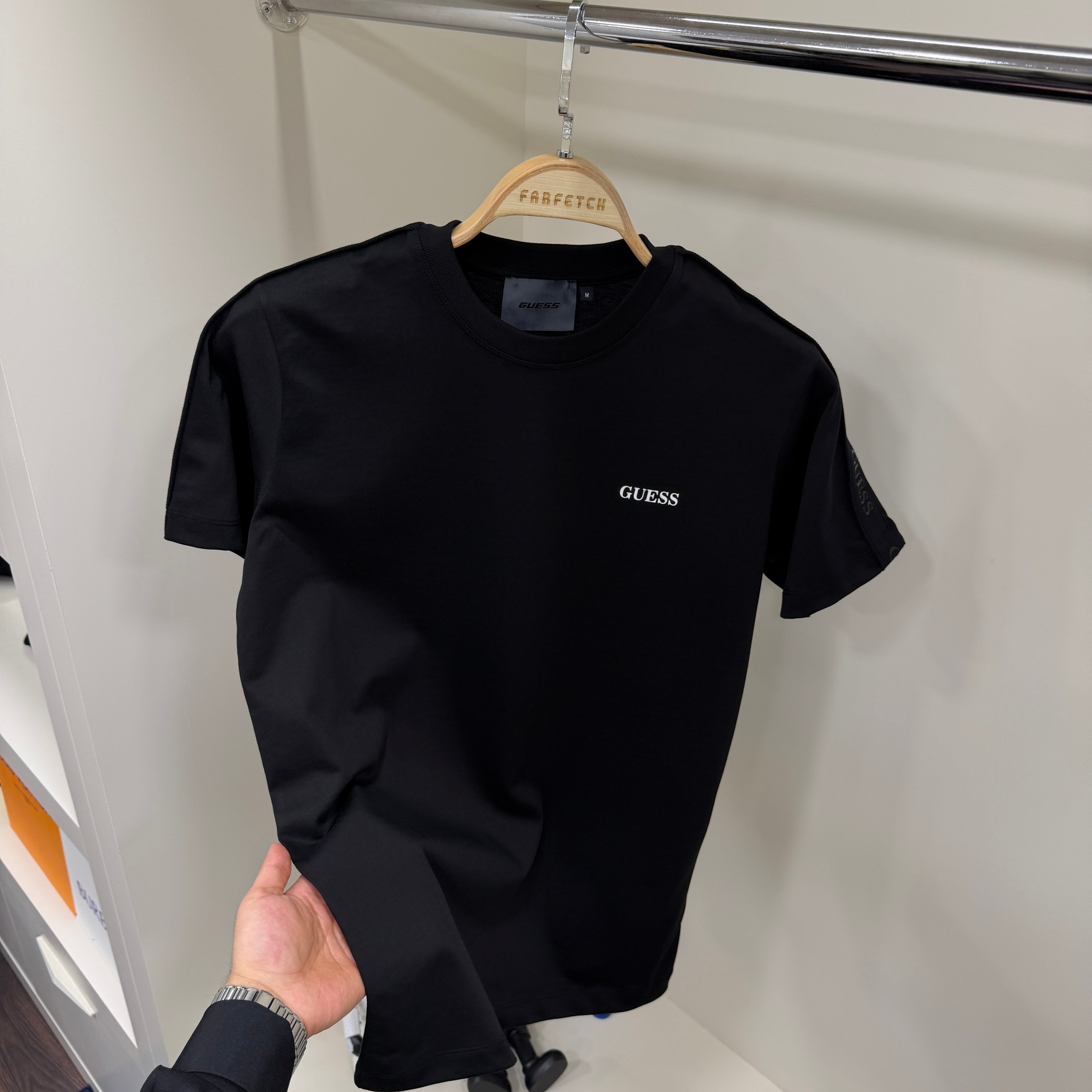 Guess Omuz Detay Siyah T-Shirt