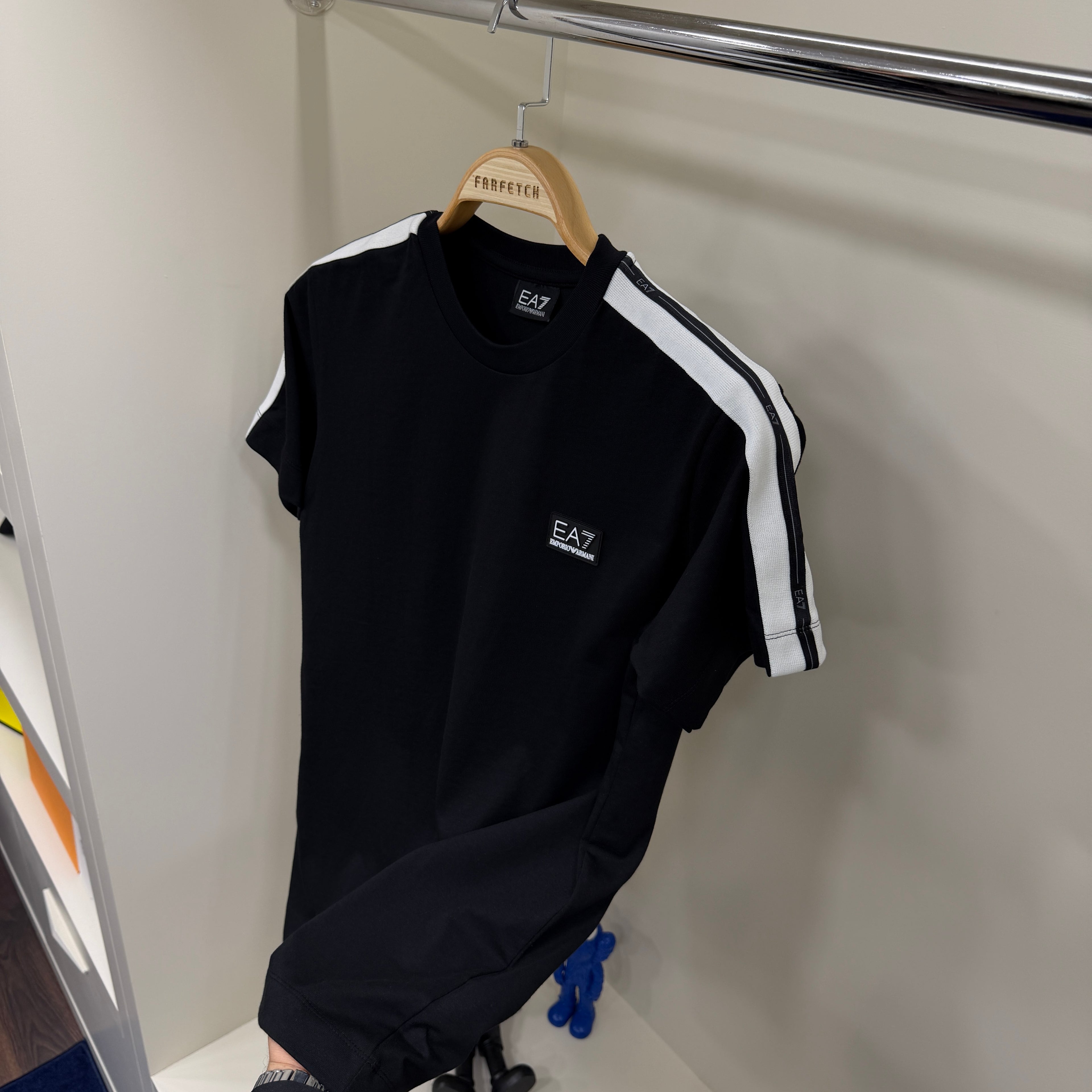 Emporio Armani  Omuz Detay Siyah T-Shirt